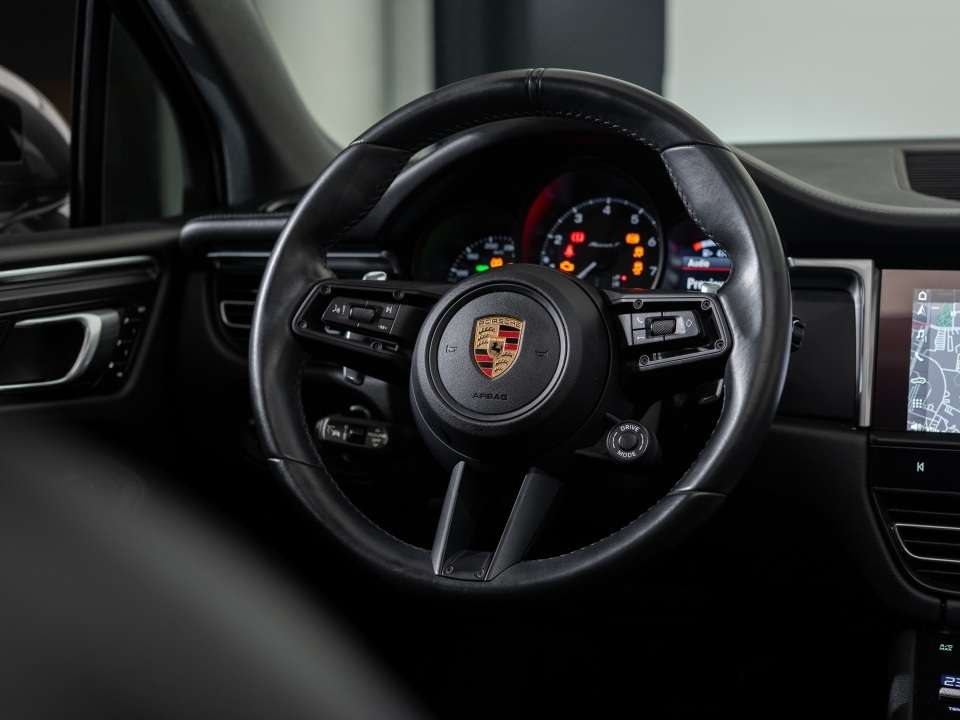 2024 Porsche Macan T thumb 26