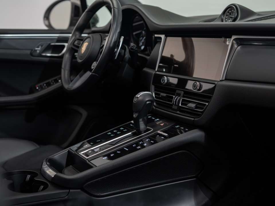 2024 Porsche Macan T thumb 37
