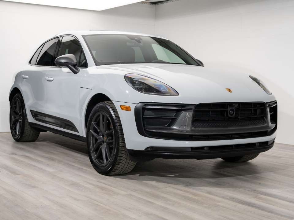 2024 Porsche Macan T thumb 14