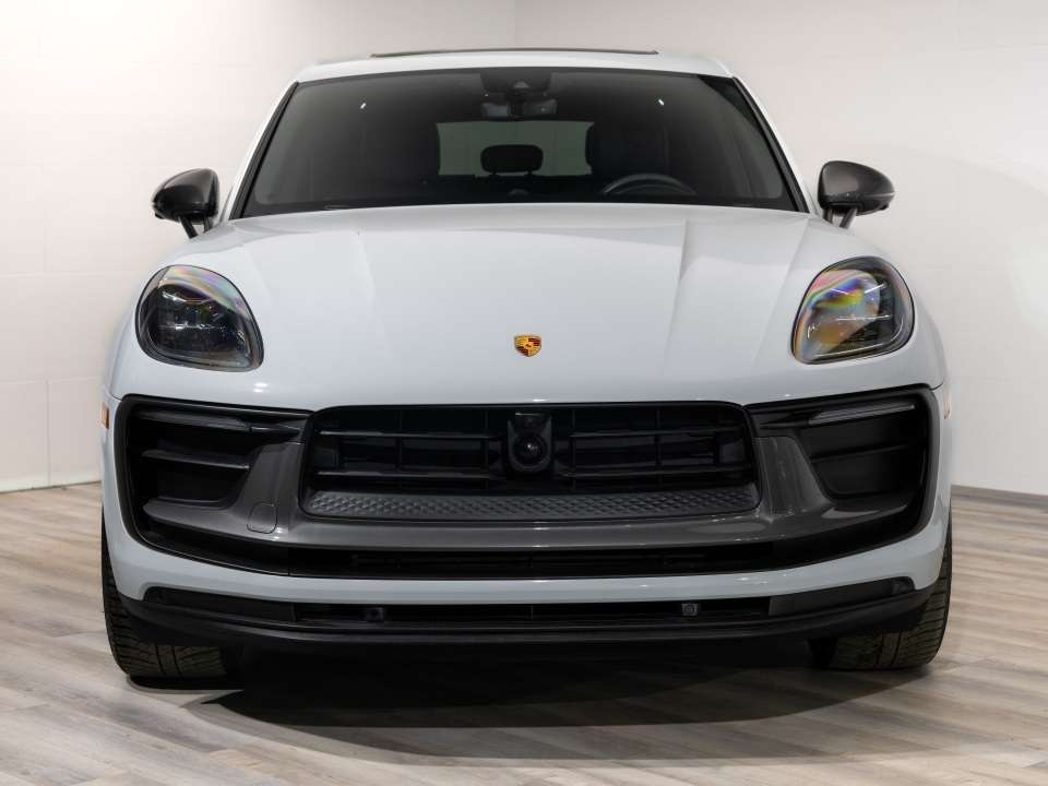 2024 Porsche Macan T alt 2