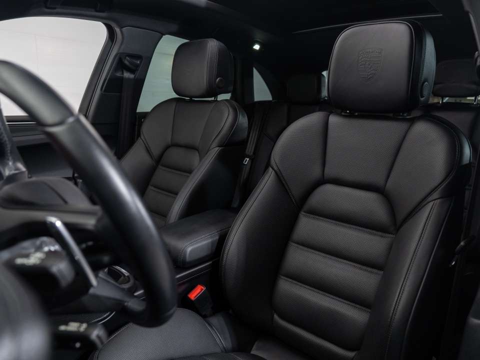2024 Porsche Macan T thumb 19