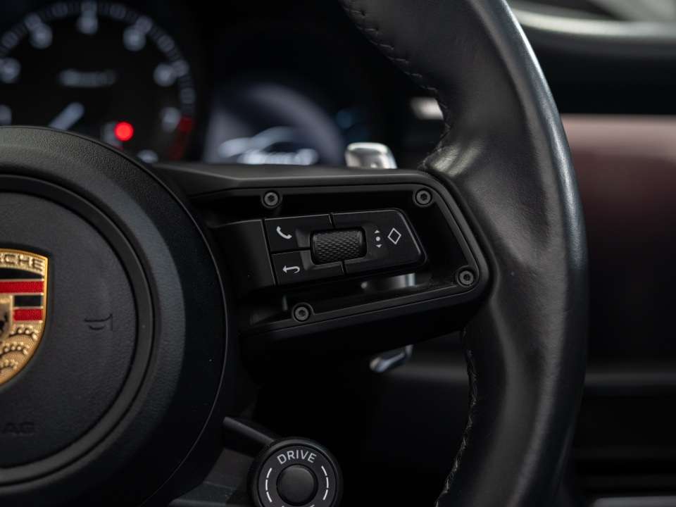 2024 Porsche Macan T thumb 32