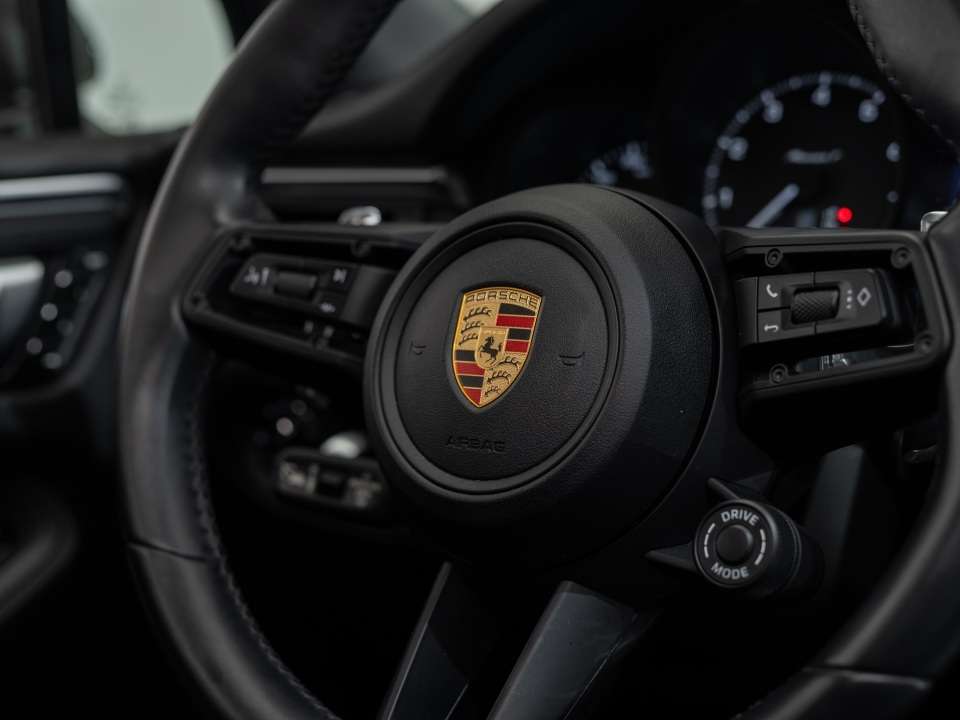 2024 Porsche Macan T thumb 38