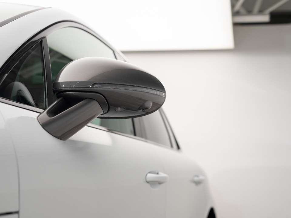 2024 Porsche Macan T alt 5