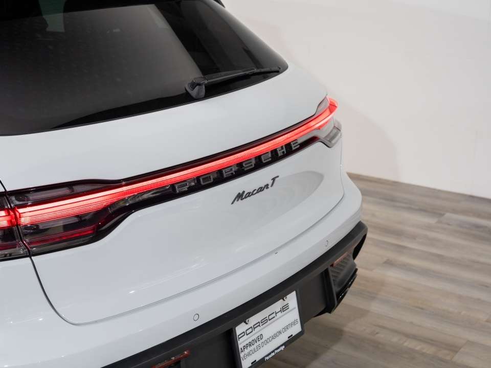 2024 Porsche Macan T thumb 10
