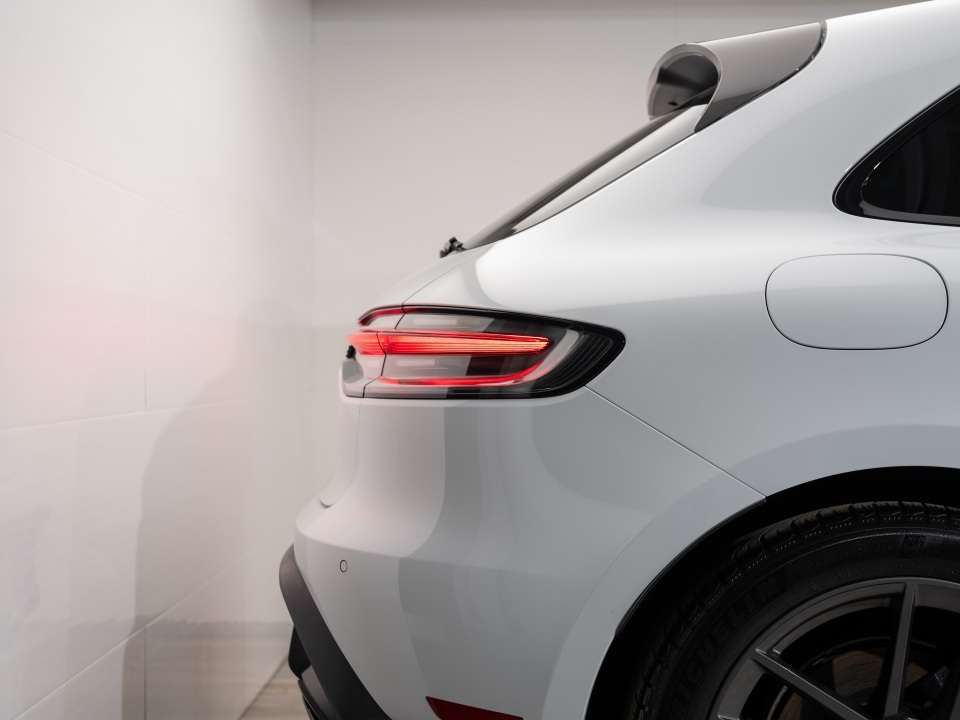 2024 Porsche Macan T thumb 12