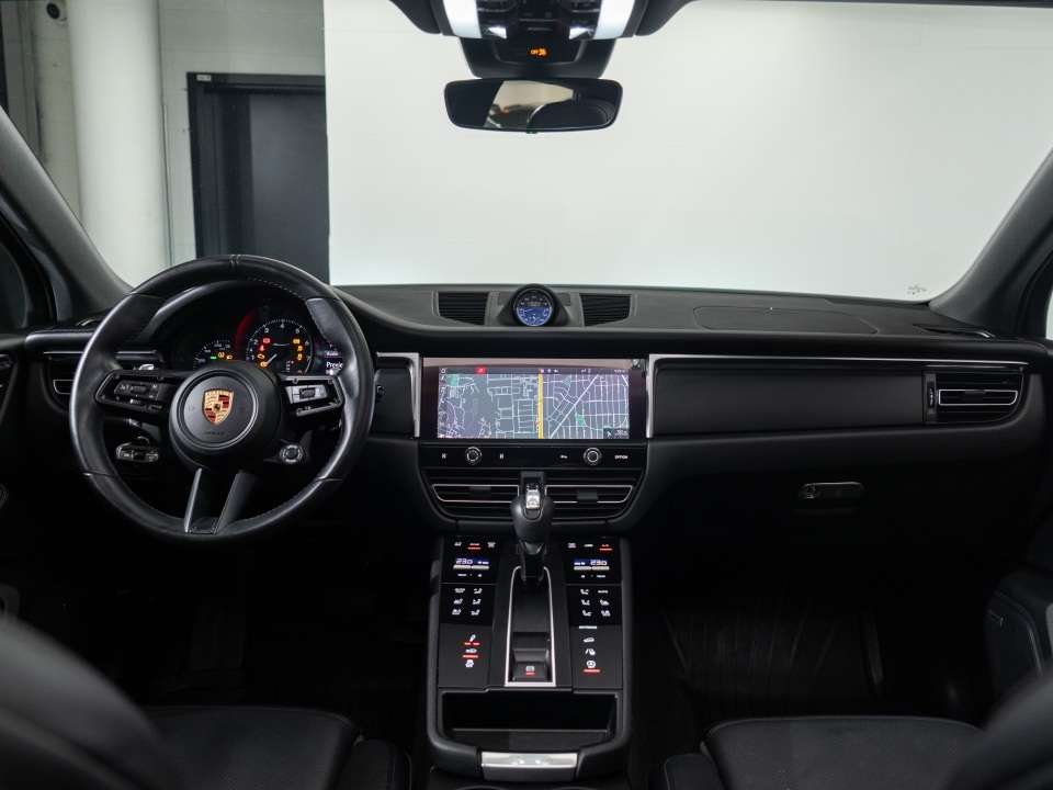 2024 Porsche Macan T thumb 15