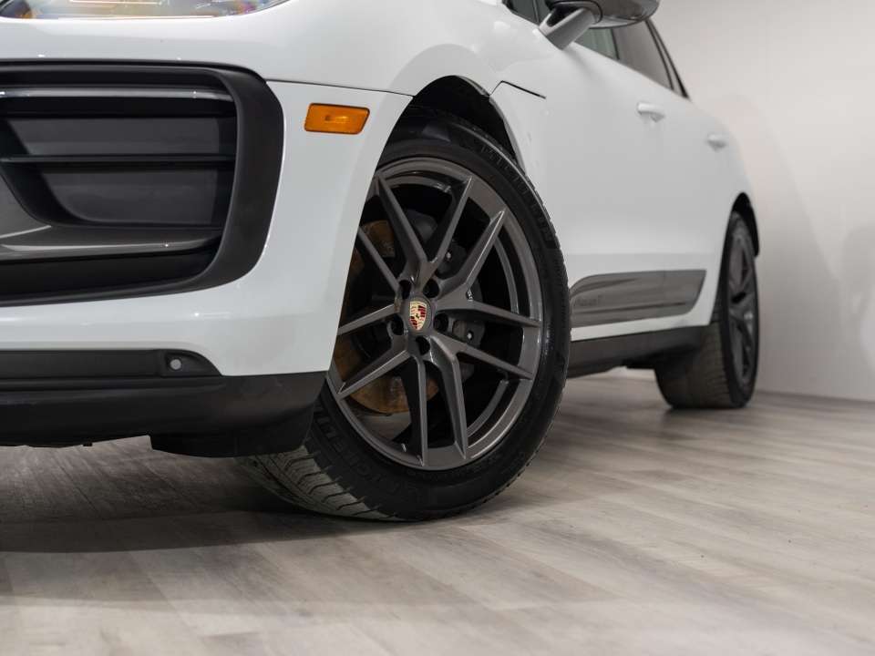 2024 Porsche Macan T thumb 7