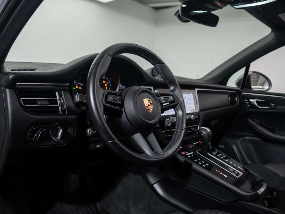 2024 Porsche Macan T thumb 18