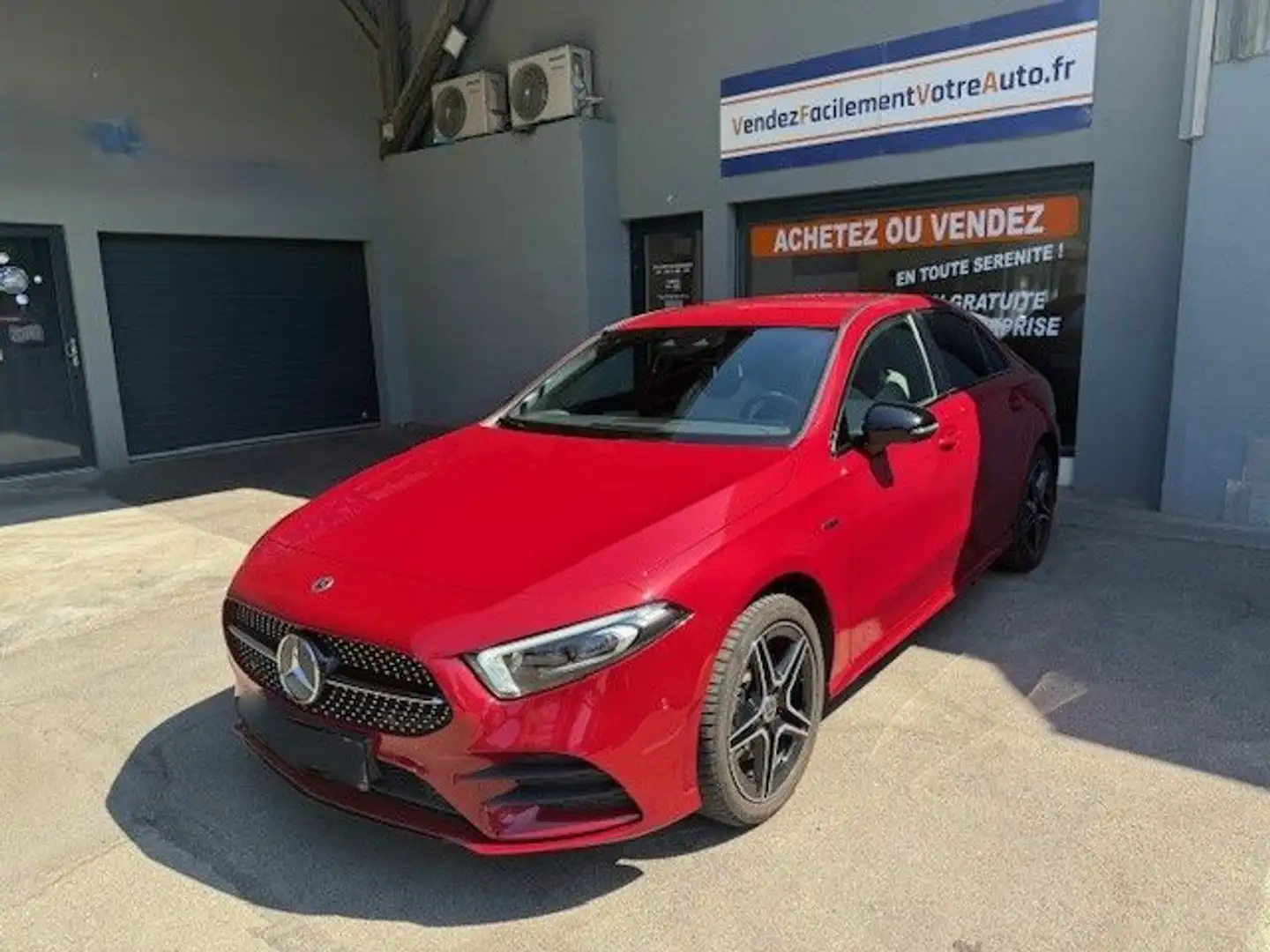 Mercedes-Benz A 250 250 e 160+102ch AMG Line 8G-DCT 8cv Rouge - 1