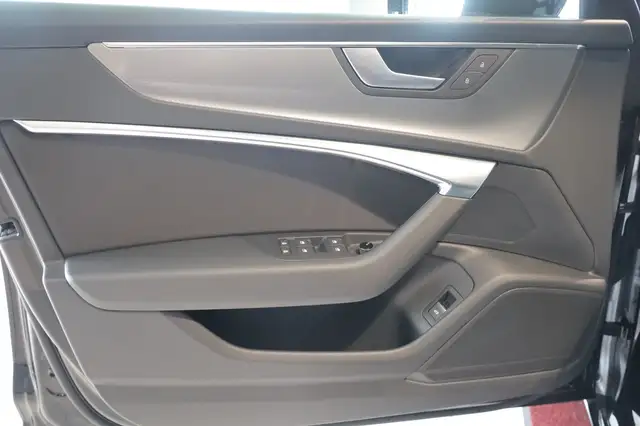 Audi A6 Avant view 13