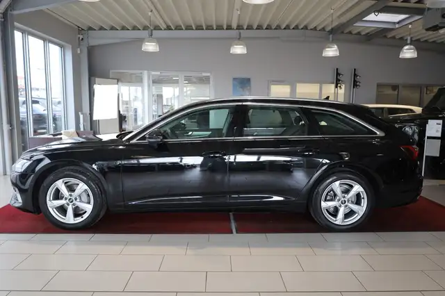 Audi A6 Avant view 2
