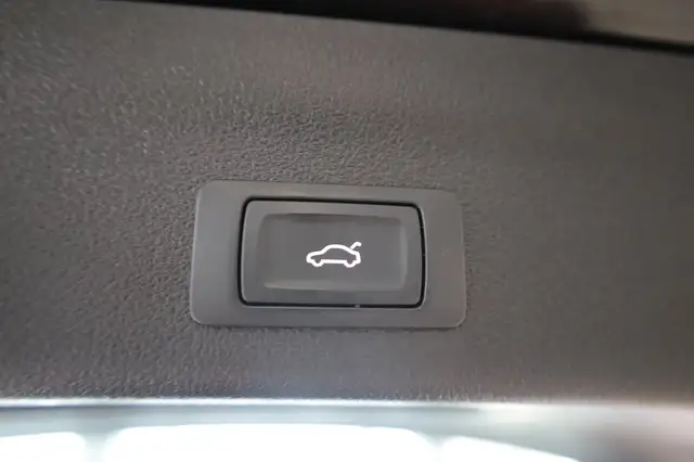 Audi A6 Avant view 7