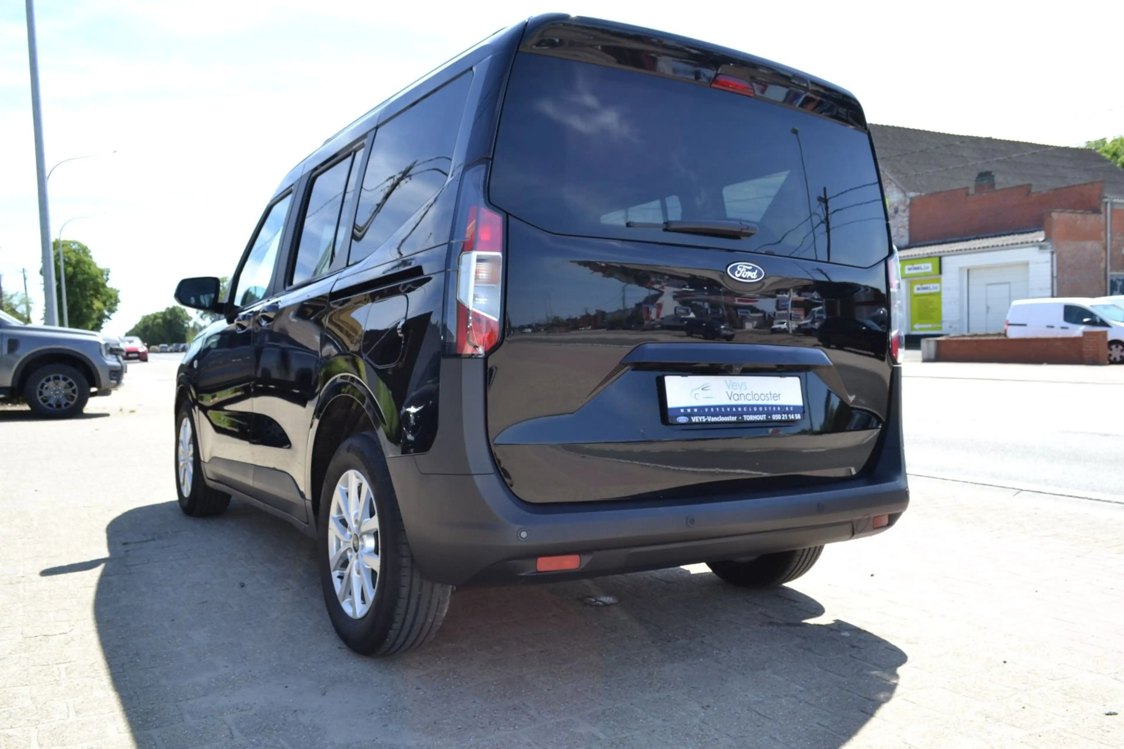 Ford Tourneo Courier Titanium 1.0i — photo 6
