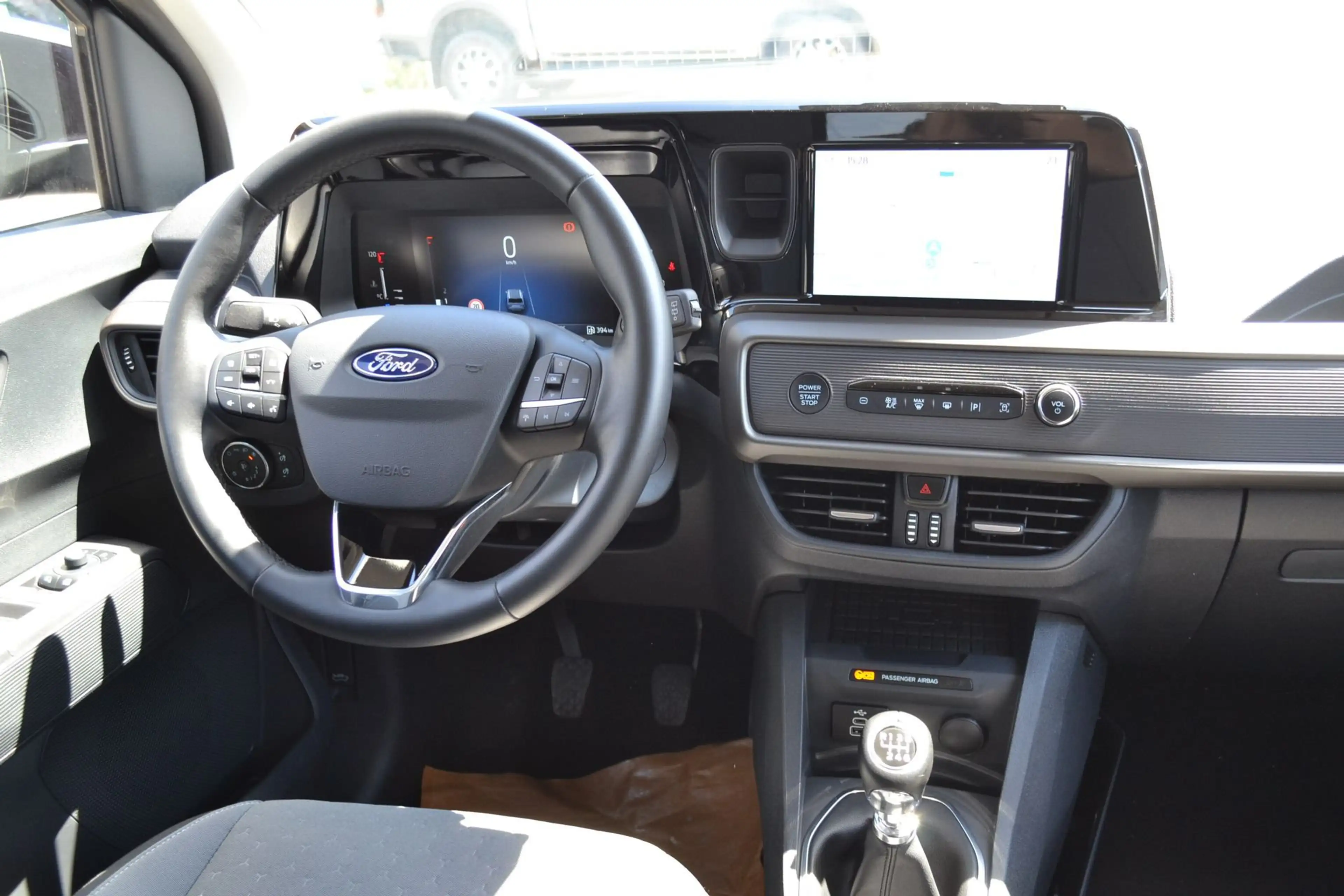 Ford Tourneo Courier Titanium 1.0i — photo 10