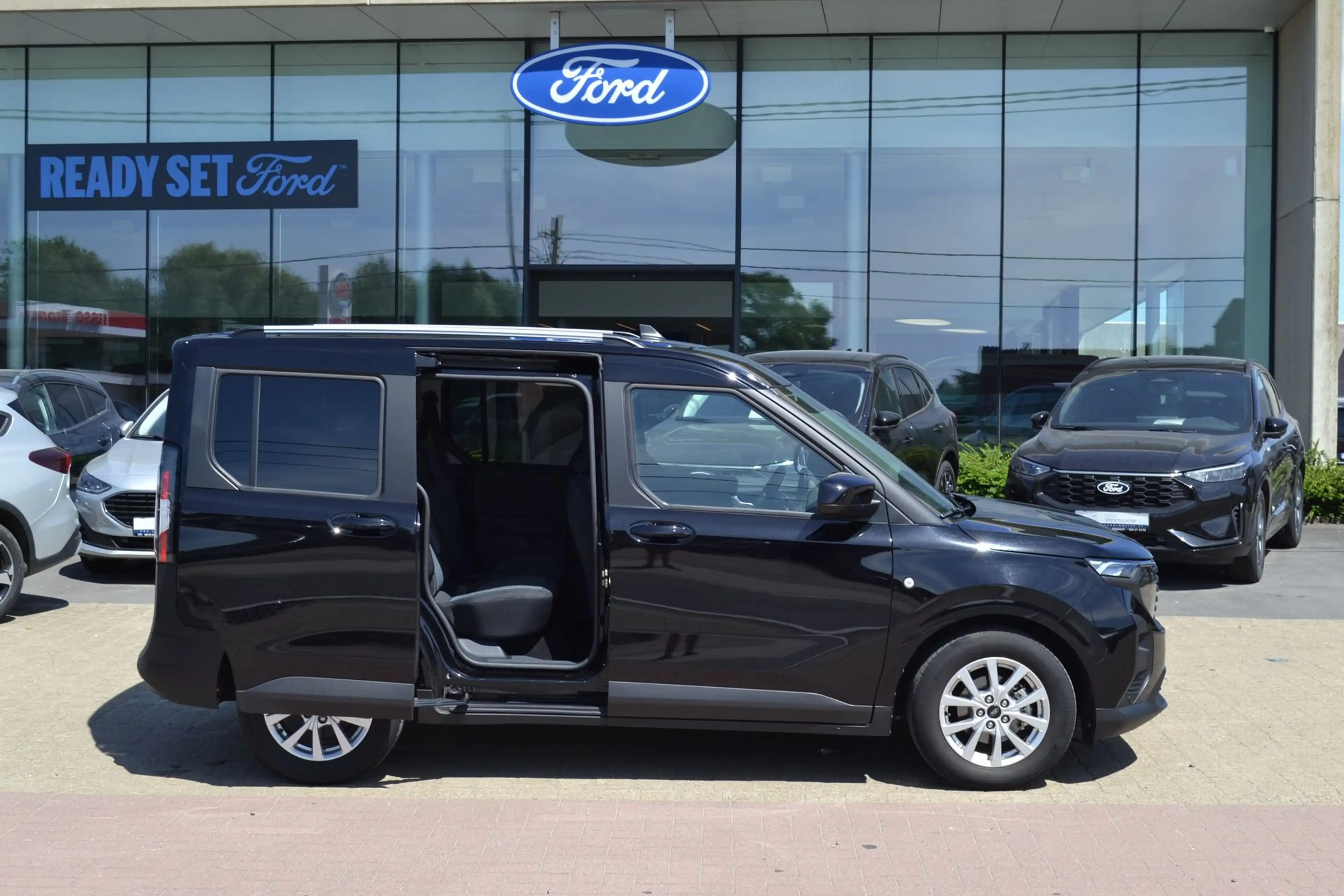 Ford Tourneo Courier Titanium 1.0i — photo 9