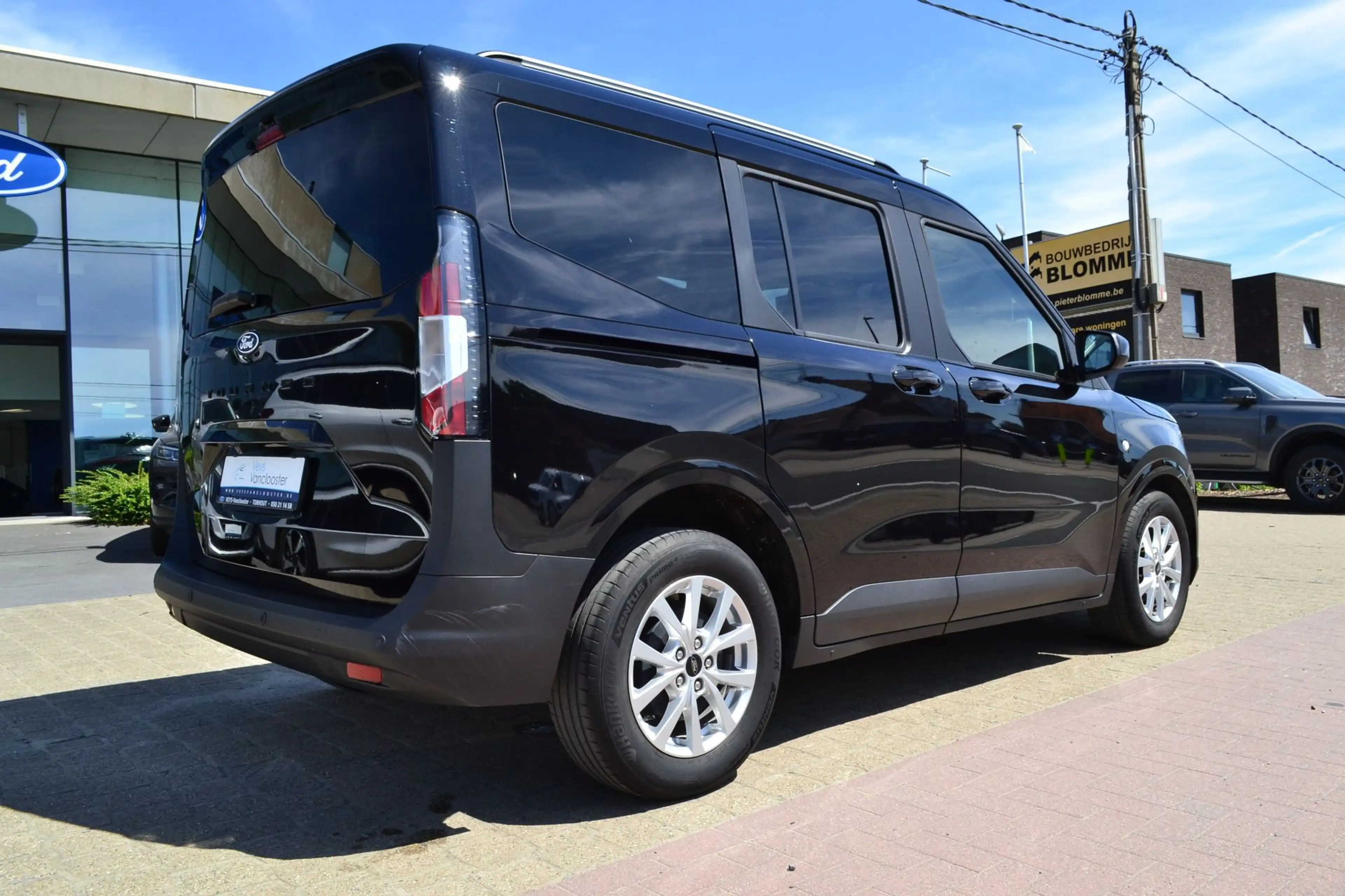 Ford Tourneo Courier Titanium 1.0i — photo 8