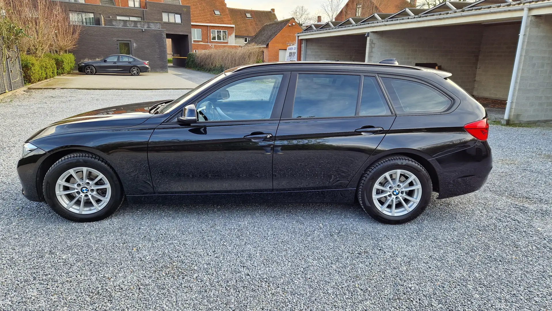 BMW 316 316d Touring Aut. Noir - 1