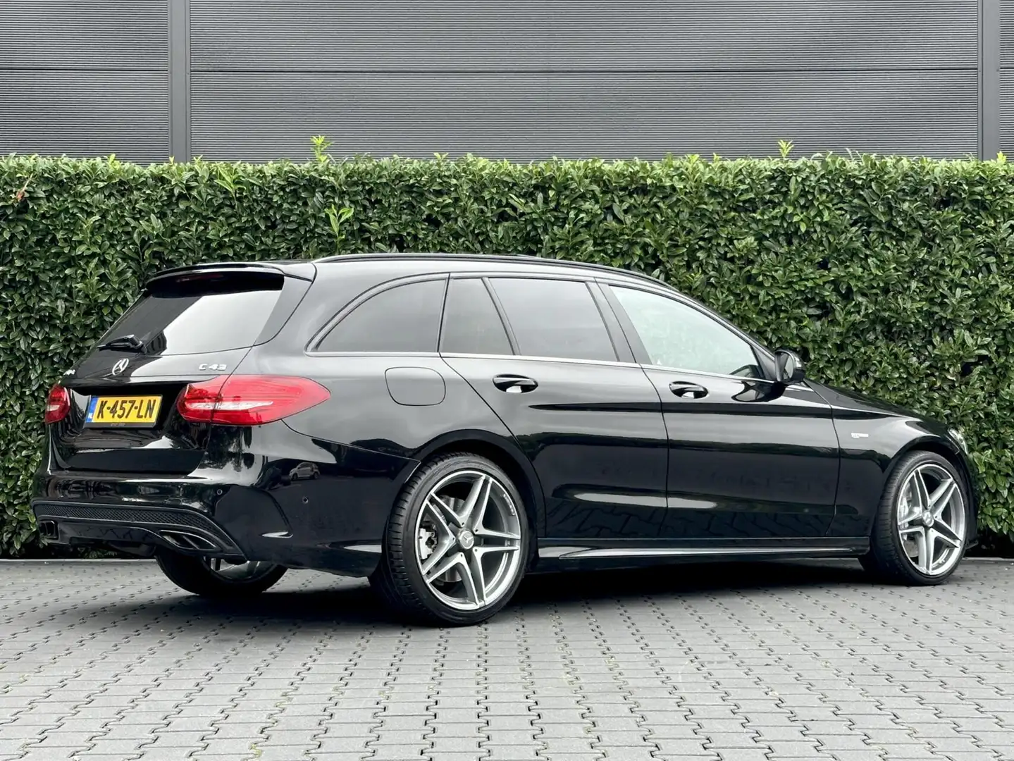 Mercedes-Benz C 43 AMG Estate 4MATIC, PANO, BURMESTER, AMG PERFORMANCE UI Zwart - 2
