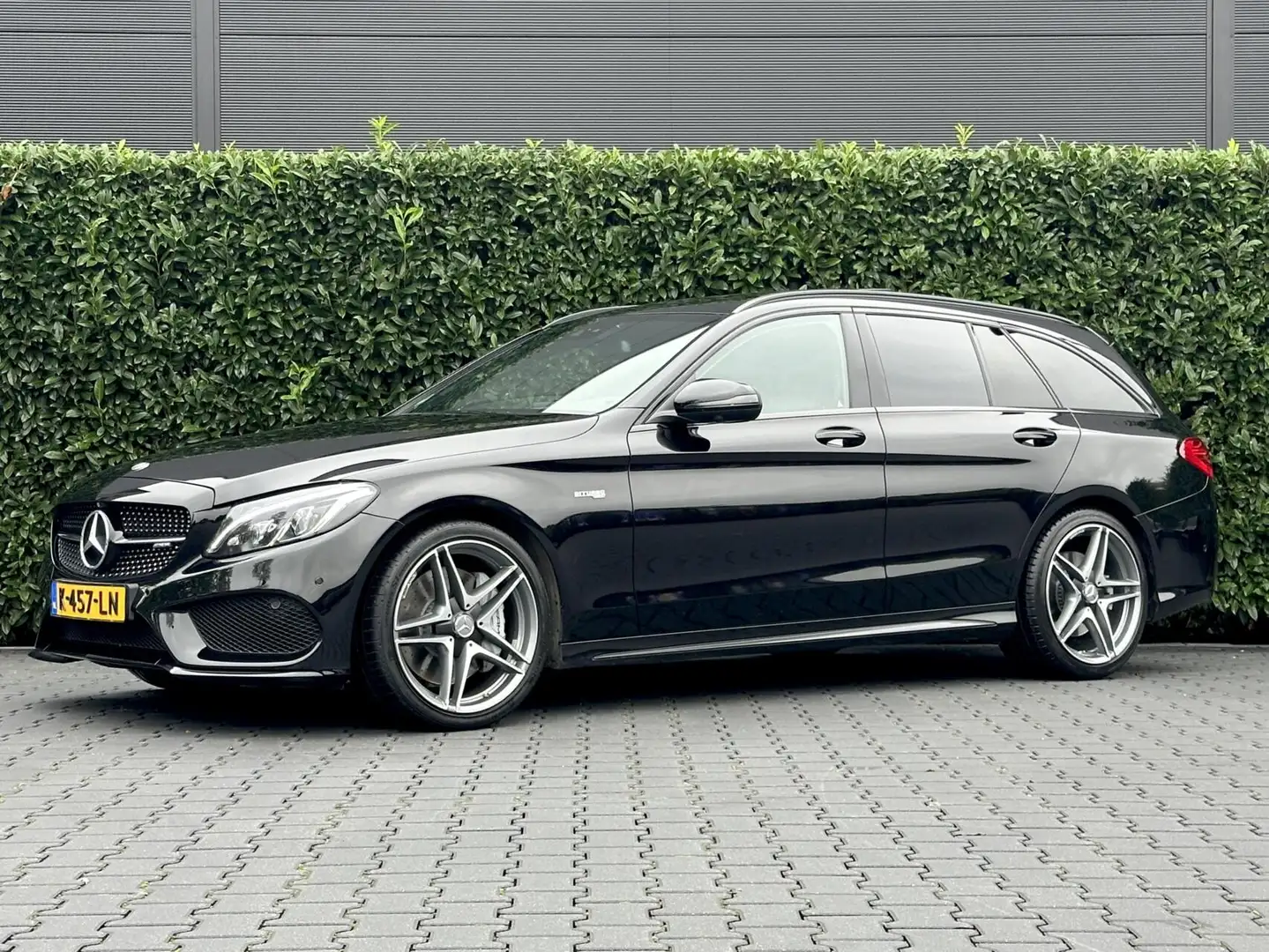 Mercedes-Benz C 43 AMG Estate 4MATIC, PANO, BURMESTER, AMG PERFORMANCE UI Zwart - 1