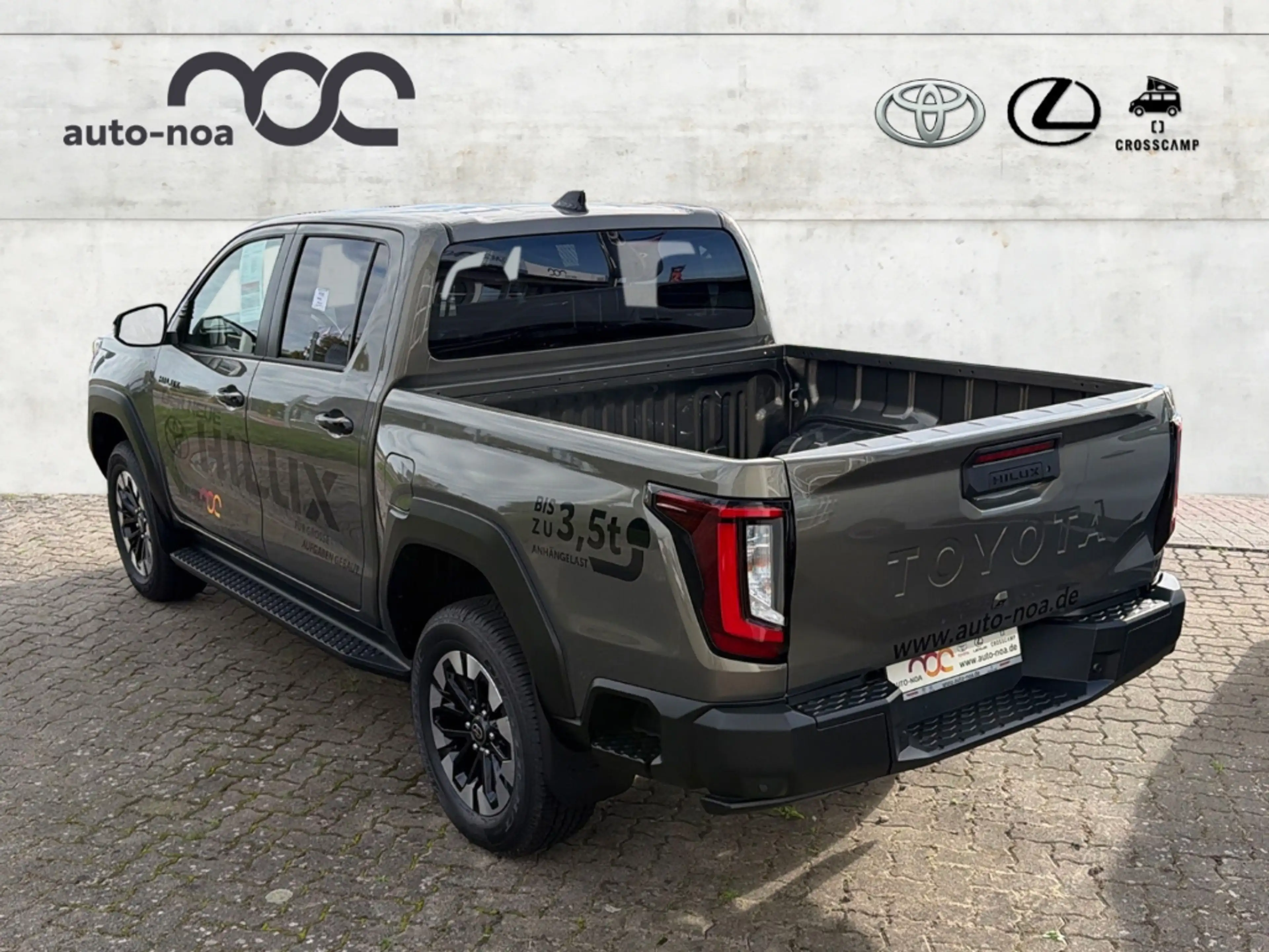 Toyota Hilux Double Cab Executive 2,8-l-D-4D, 150 kW (204 PS) M — photo 2
