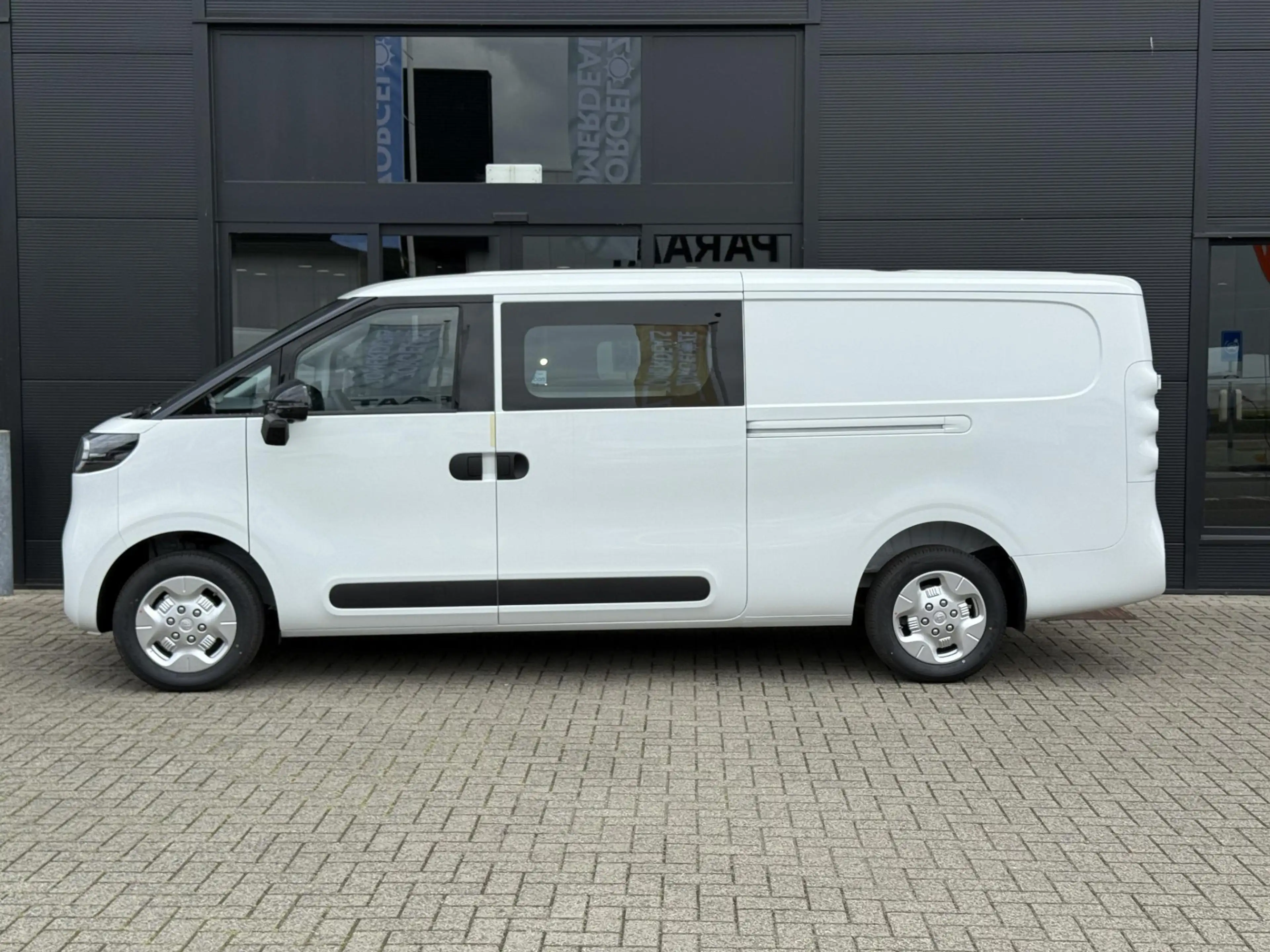 Maxus eDeliver 5 | L2H1 64 kWh |Dubbel cabine |uit voorraad leverba — photo 3