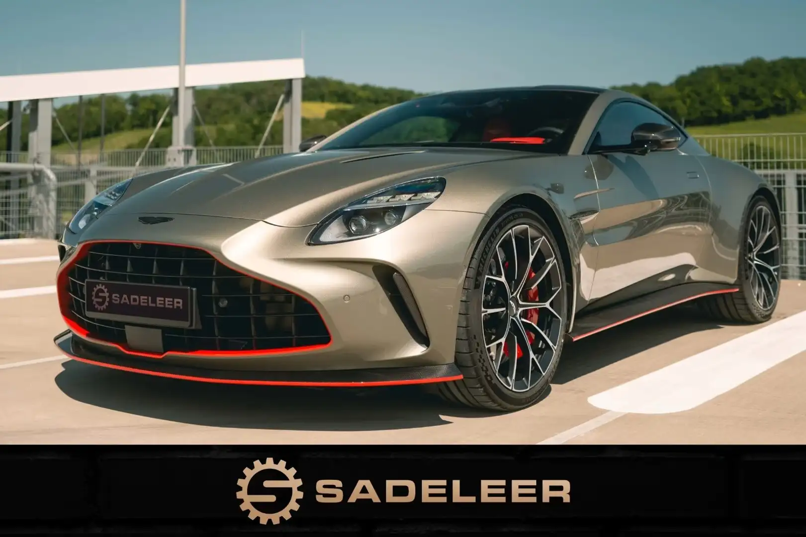Aston Martin Vantage V8 Vantage Grijs - 1