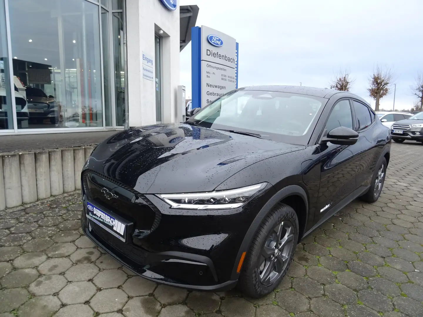 Ford Mustang Mach-E Heckantrieb 294PS Extended Range 600km Schwarz - 1