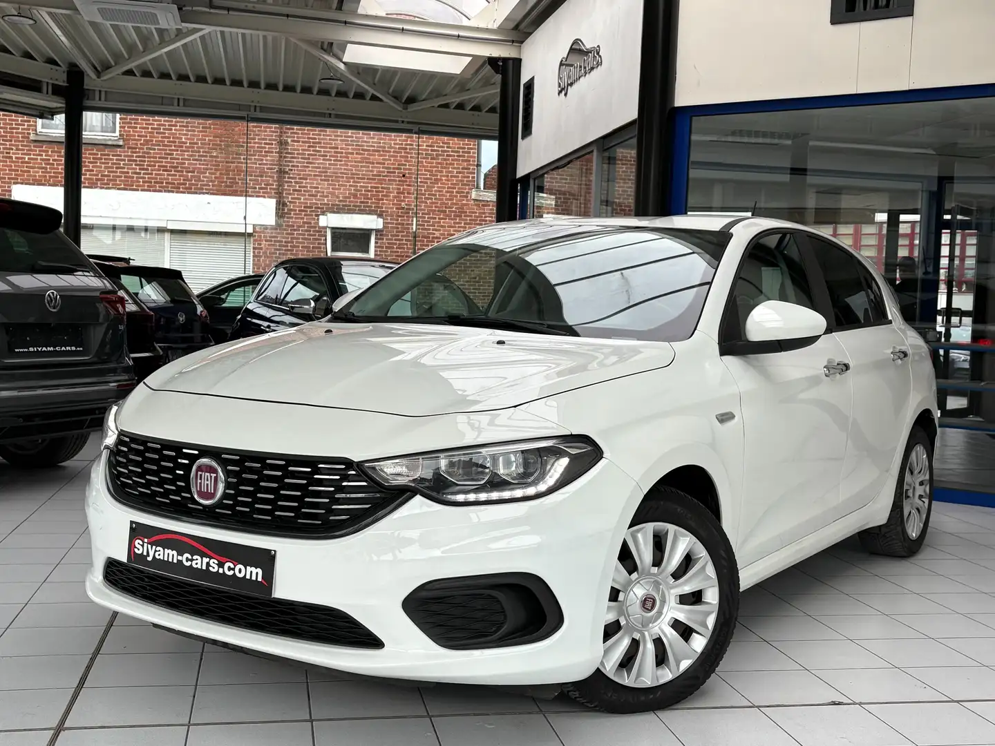 Fiat Tipo Tipo 1.4i * GPS * PDC * SIEGE CHAUFF * 1ER PROP* Blanc - 1
