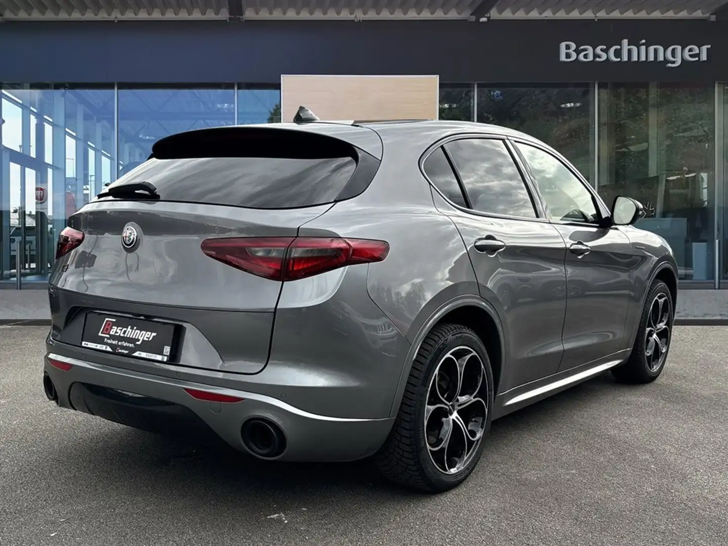 Alfa Romeo Stelvio 280PS Q4 Veloce +  Winterräder Grau - 2