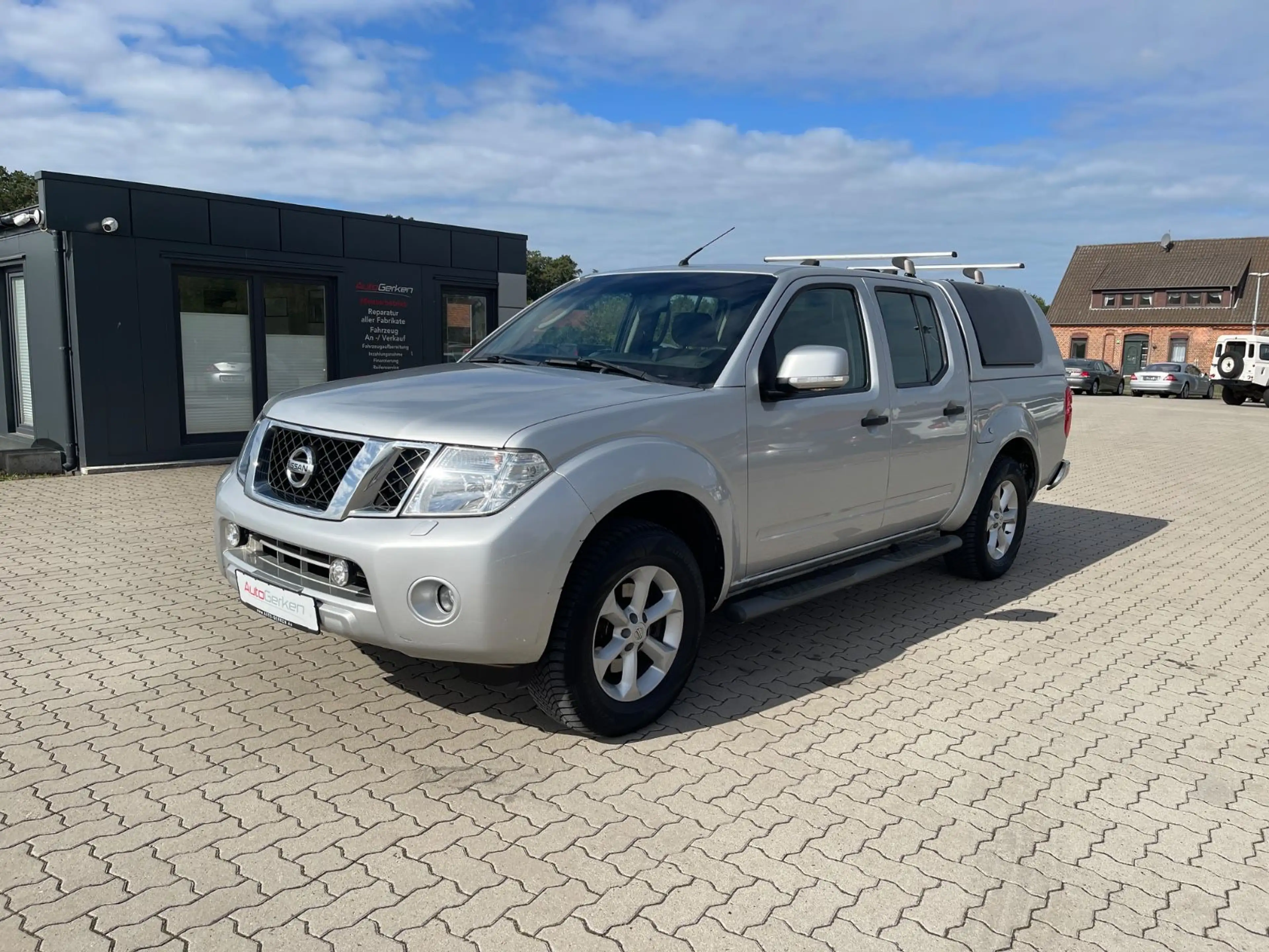 Nissan Navara Pickup Double Cab SE 4X4 AHK Hardtop