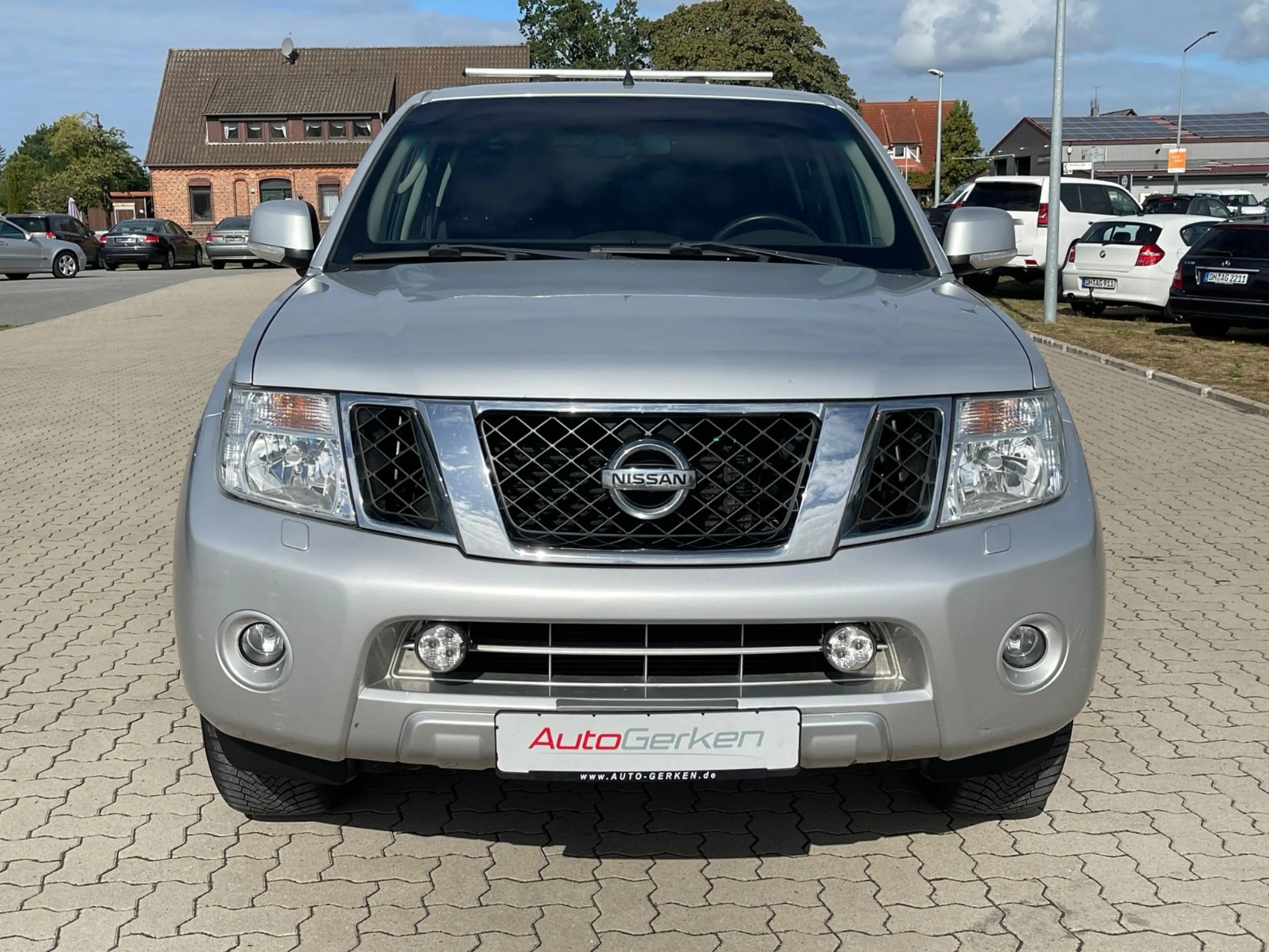 Nissan Navara Pickup Double Cab SE 4X4 AHK Hardtop — photo 3
