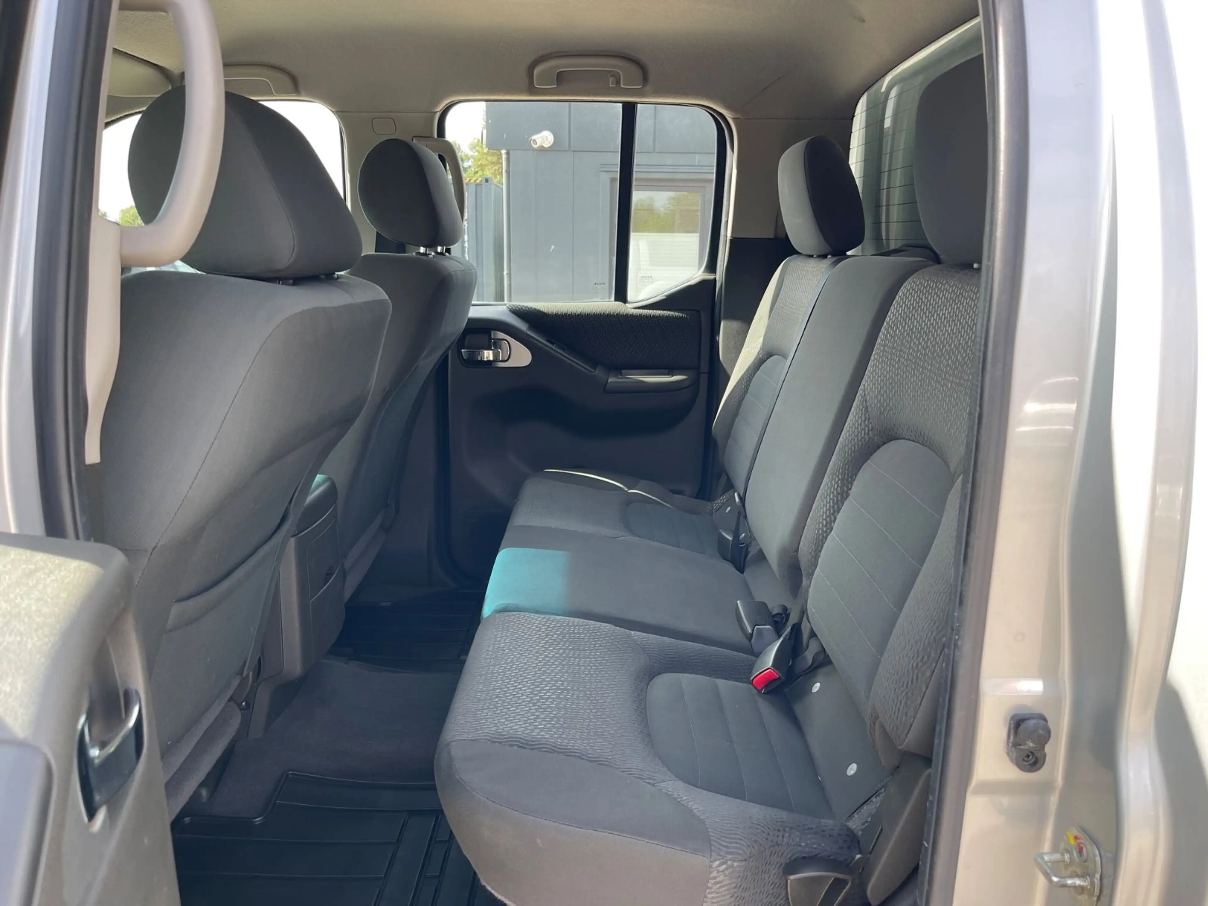 Nissan Navara Pickup Double Cab SE 4X4 AHK Hardtop — photo 13
