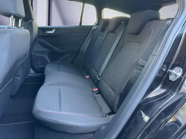 Ford Focus view 9