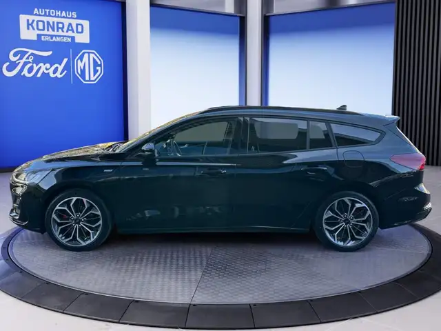 Ford Focus view 3