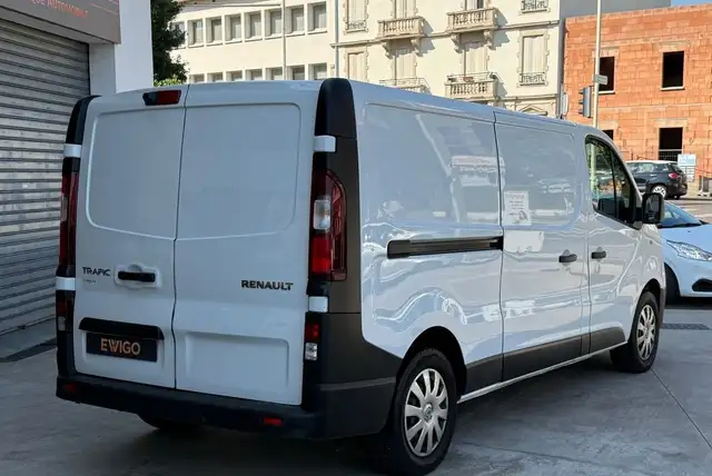 Renault Trafic view 2