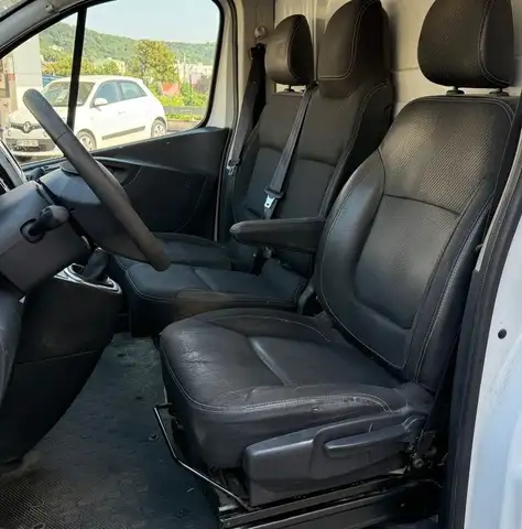 Renault Trafic view 5