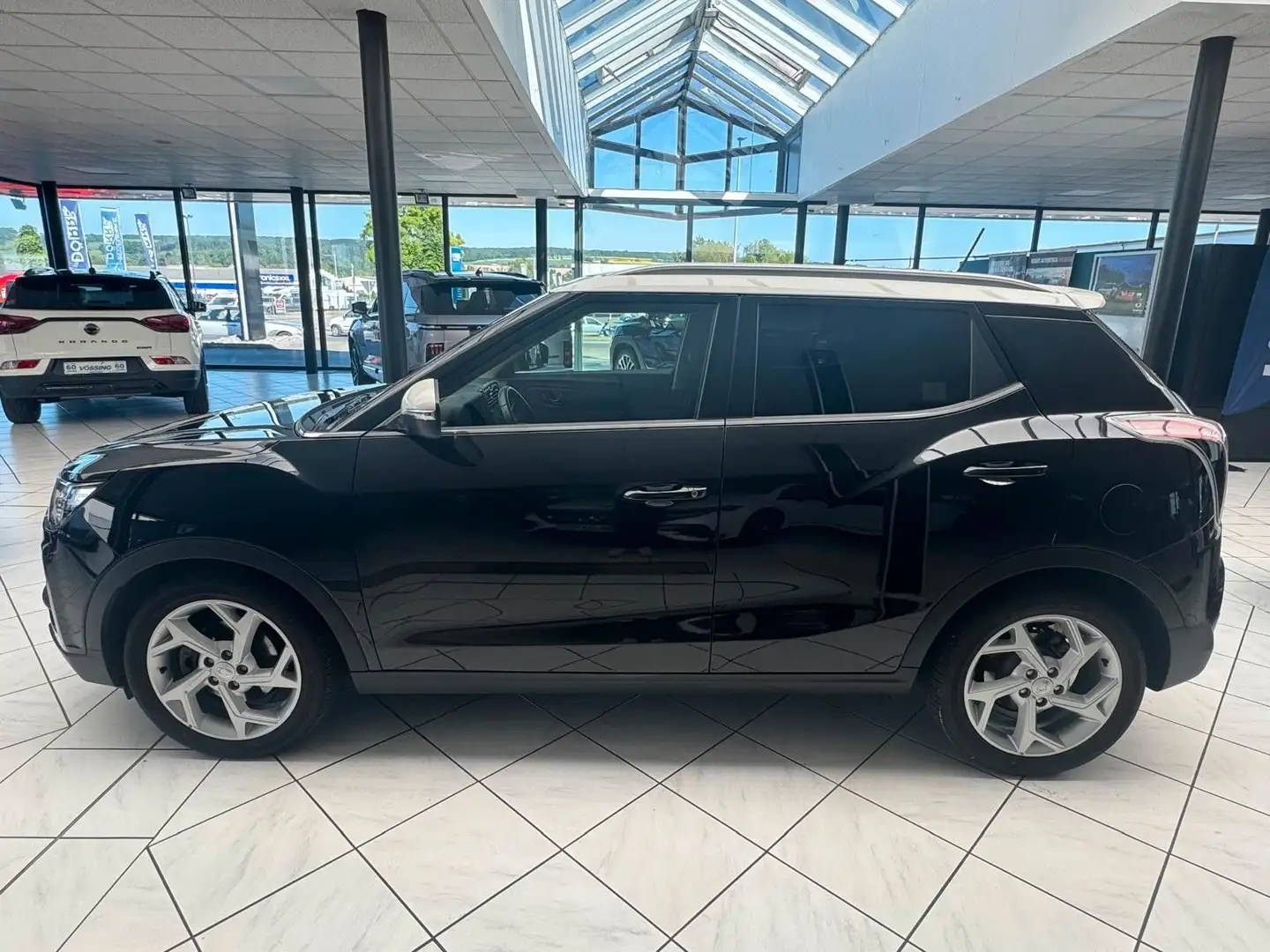 SsangYong Tivoli 1.5 Fizz 4WD Fekete - 2