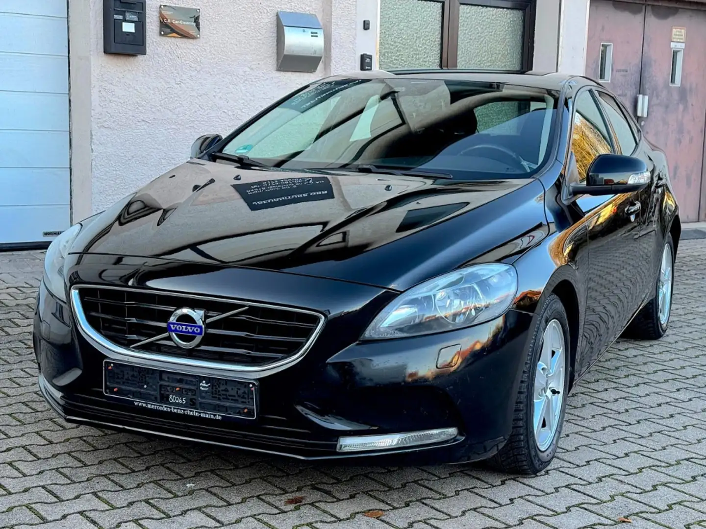Volvo V40 Kinetic AHK SHZ TEMP. TÜV NEU EURO 5 Černá - 1
