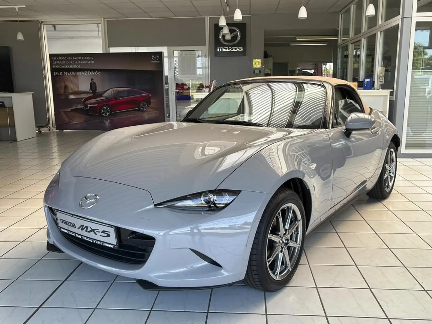 Mazda MX-5 1.5L SKYACTIV-G 132 KAZARI Šedá - 2