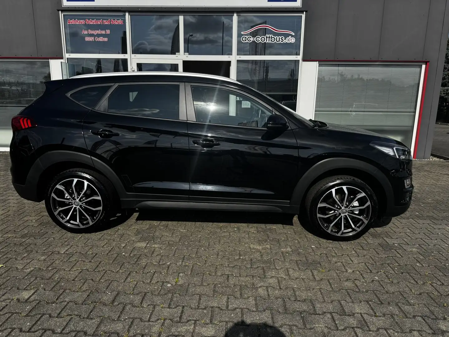 Hyundai TUCSON 1.6 GDI Style Navi LED Shzg Temp Alu Top! Schwarz - 2