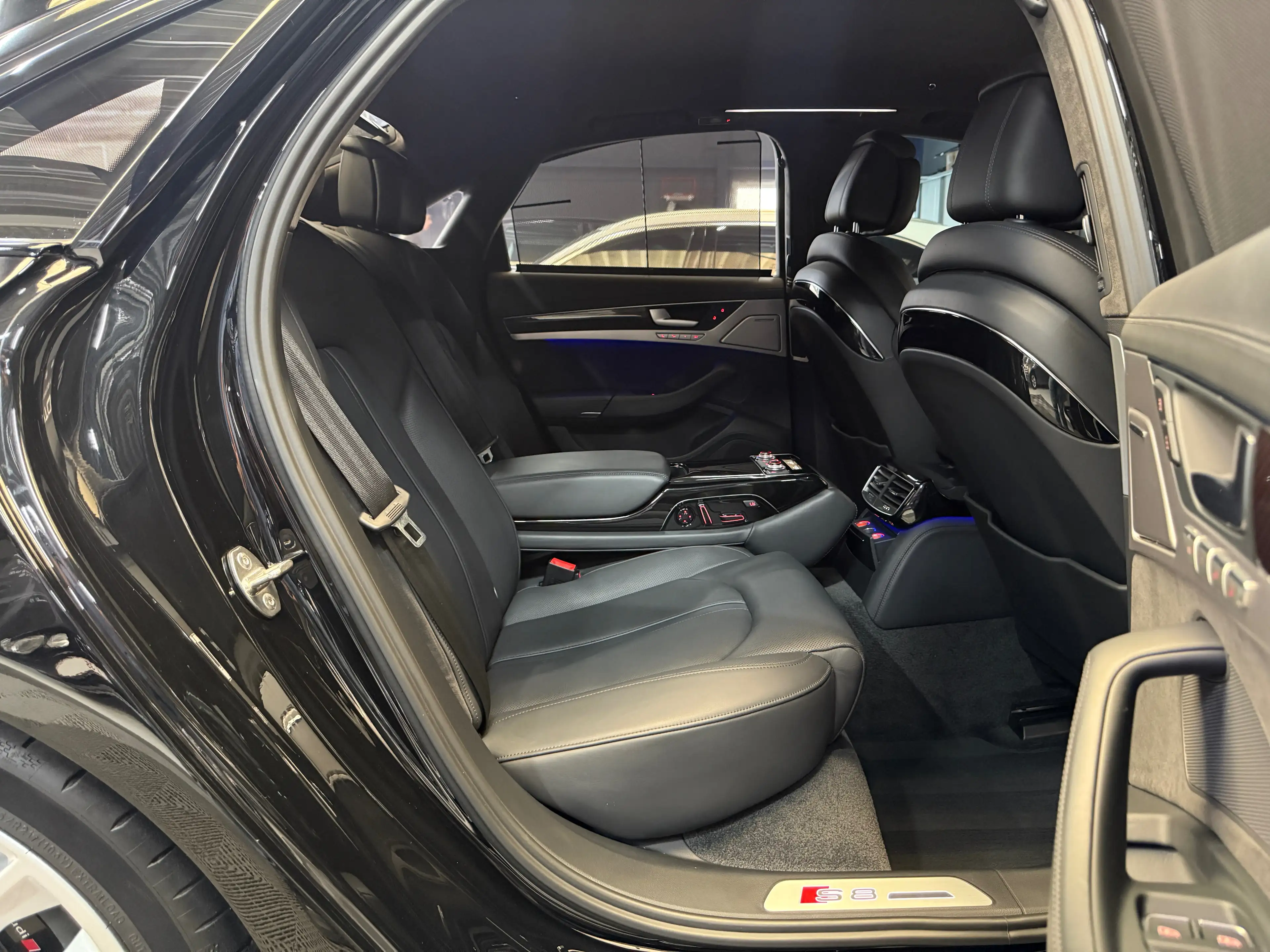 Audi S8 °MATRIX°CERAMIC°FULL HISTORY°01/01 — photo 10