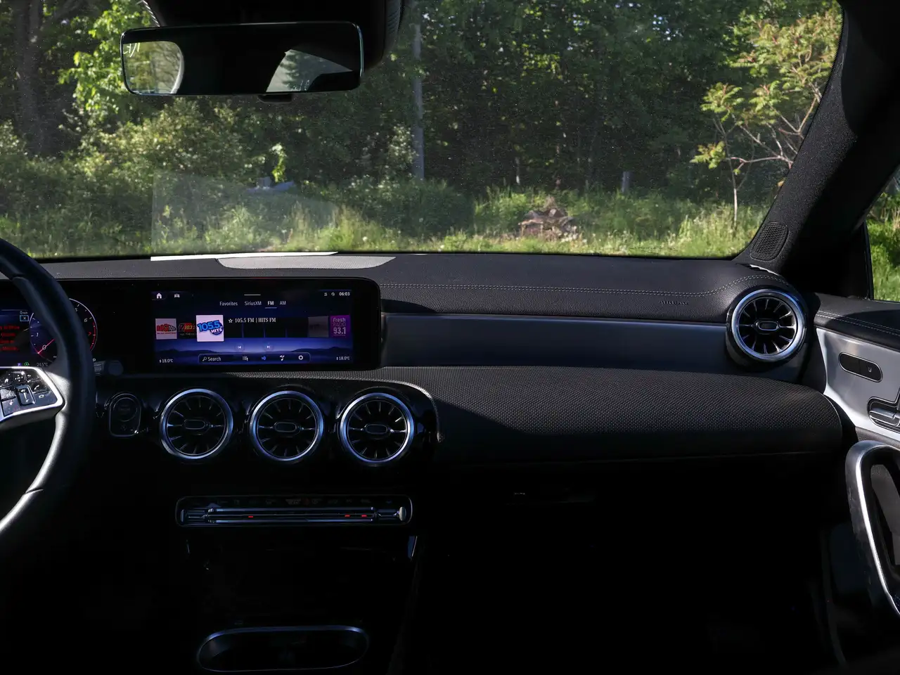 Mercedes-Benz CLA снимка Mercedes-Benz CLA