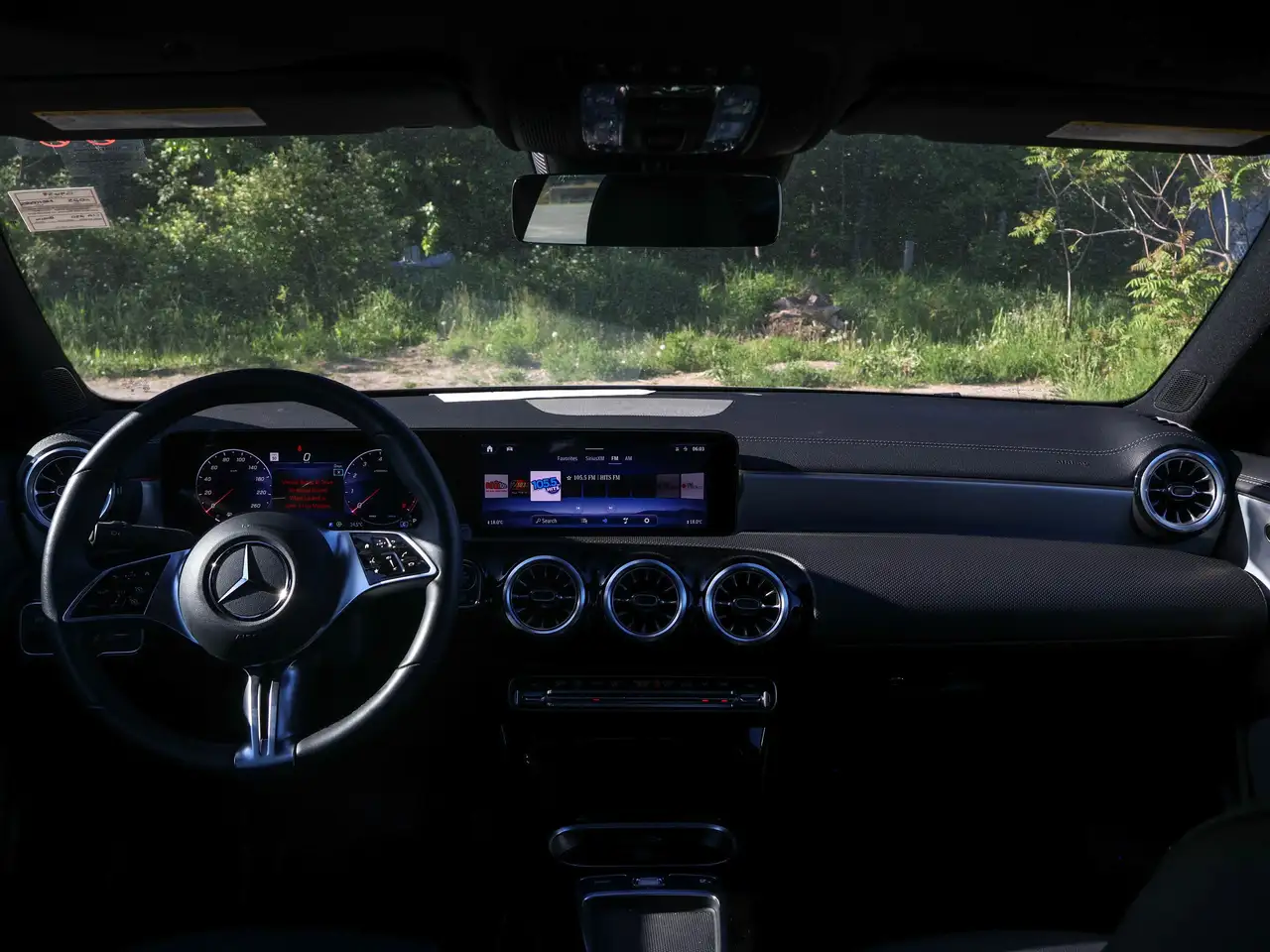 Mercedes-Benz CLA снимка Mercedes-Benz CLA