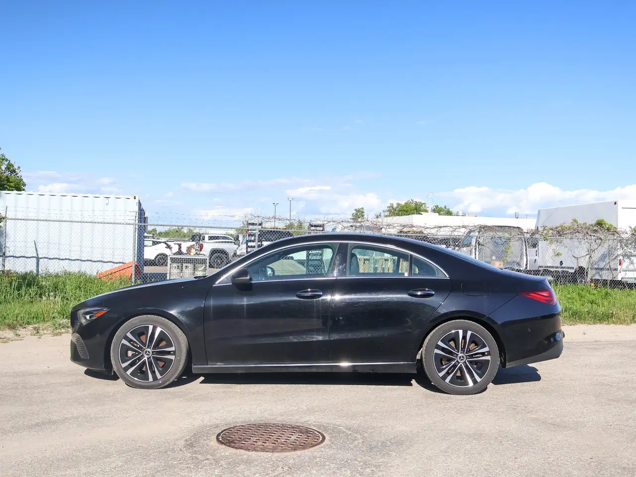 Mercedes-Benz CLA снимка Mercedes-Benz CLA