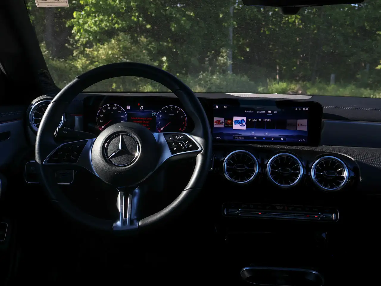 Mercedes-Benz CLA снимка Mercedes-Benz CLA