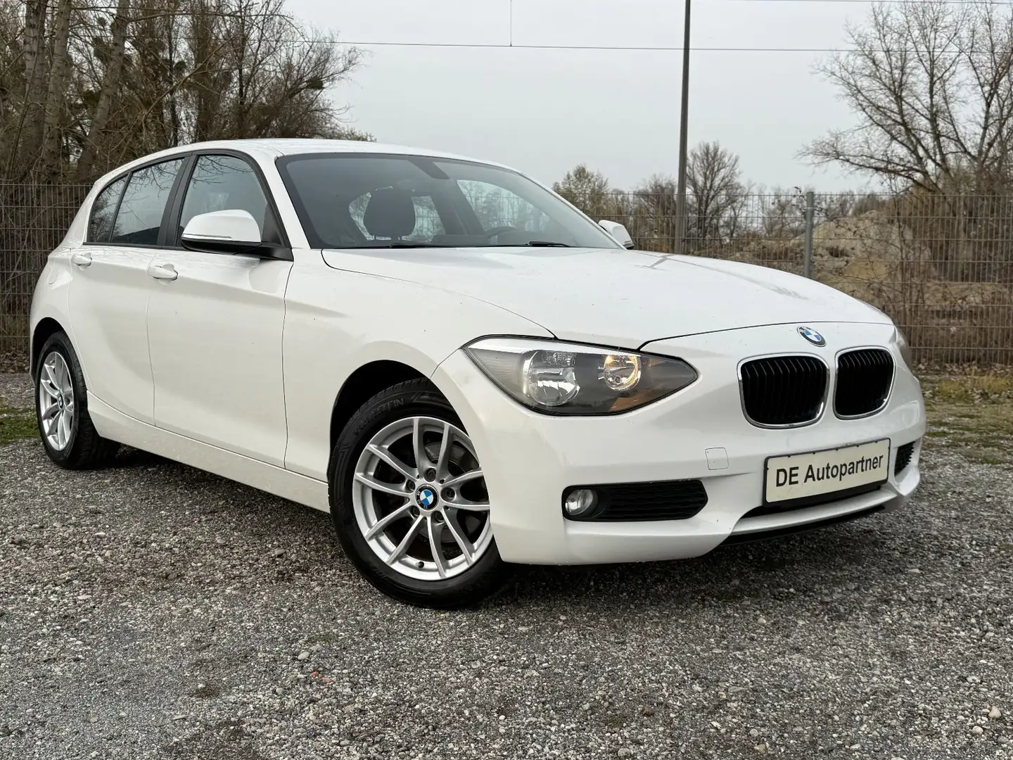 BMW 116 i*Navi*BT*SHZ*TÜV 11/2027 Bílá - 2