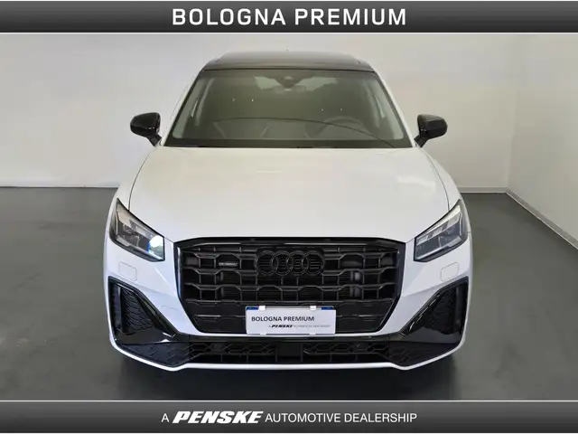 Audi Q2 view 8