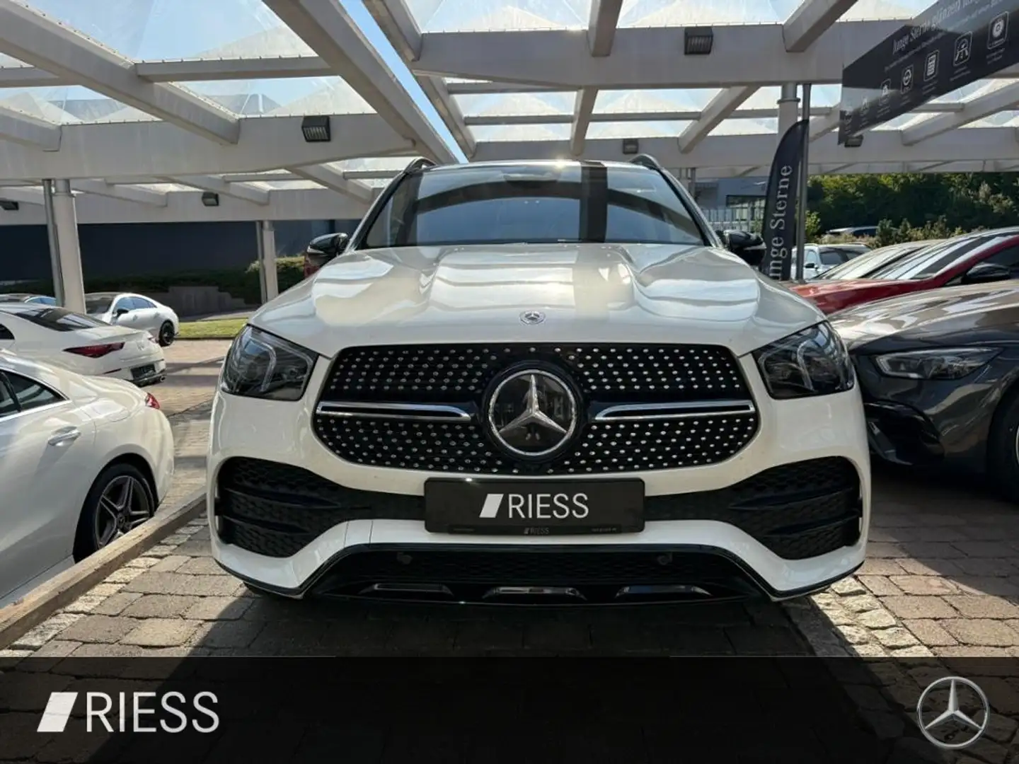 Mercedes-Benz GLE 350 de 4M AMG Sport Night Distr AHK Pano Air Weiß - 2