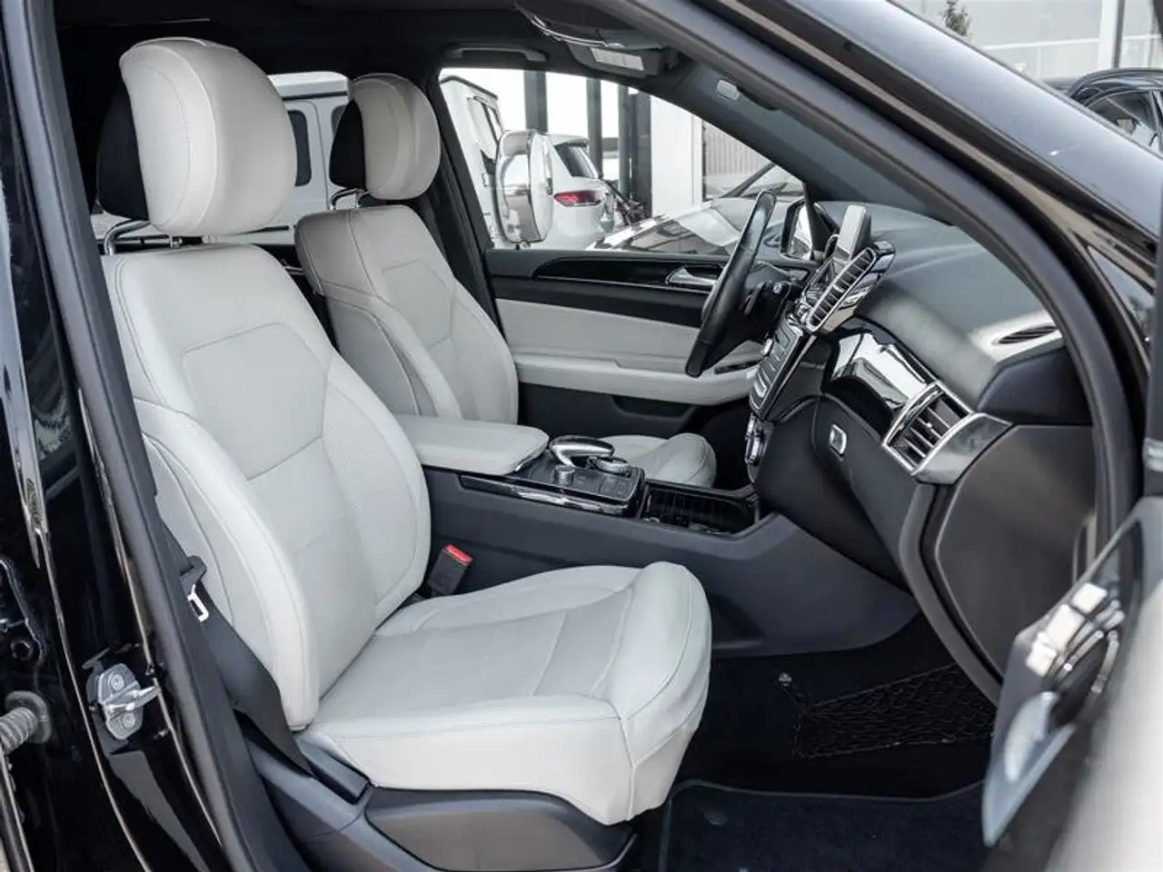 Mercedes-Benz GLE снимка Mercedes-Benz GLE